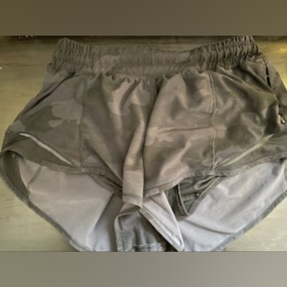 Shorts - Picture 3 of 4